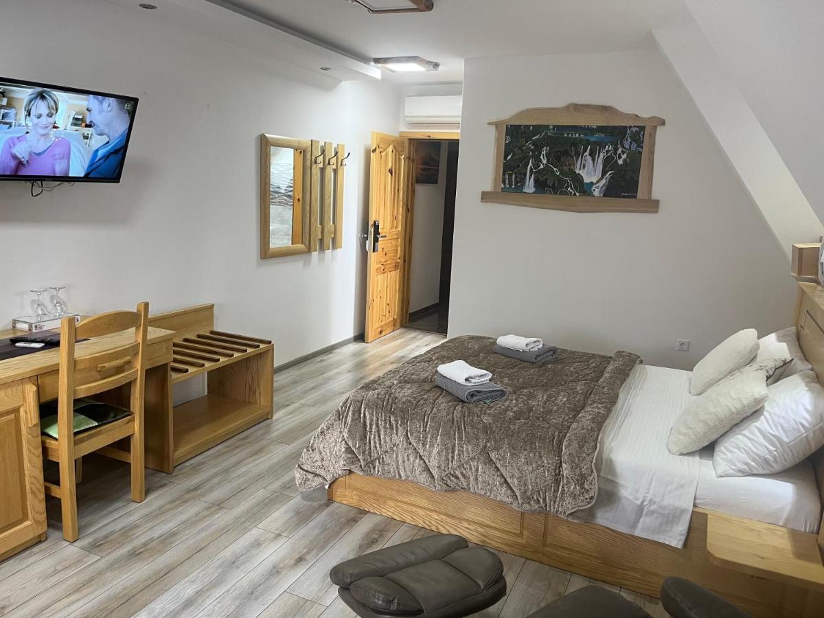 Prijeboj Rustic Inn River المظهر الخارجي الصورة